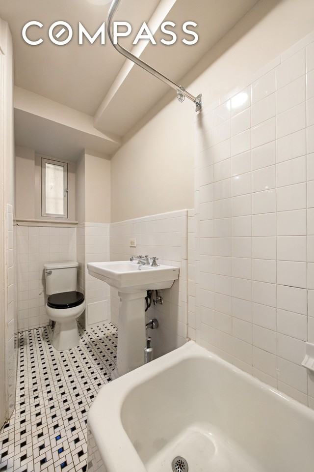 146 Saint James Pl #GDN - Photo 4 of 8