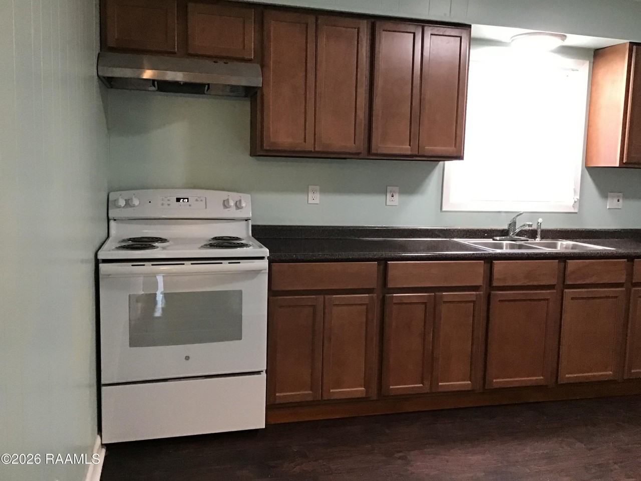 202 E Pine St - Photo 5 of 18