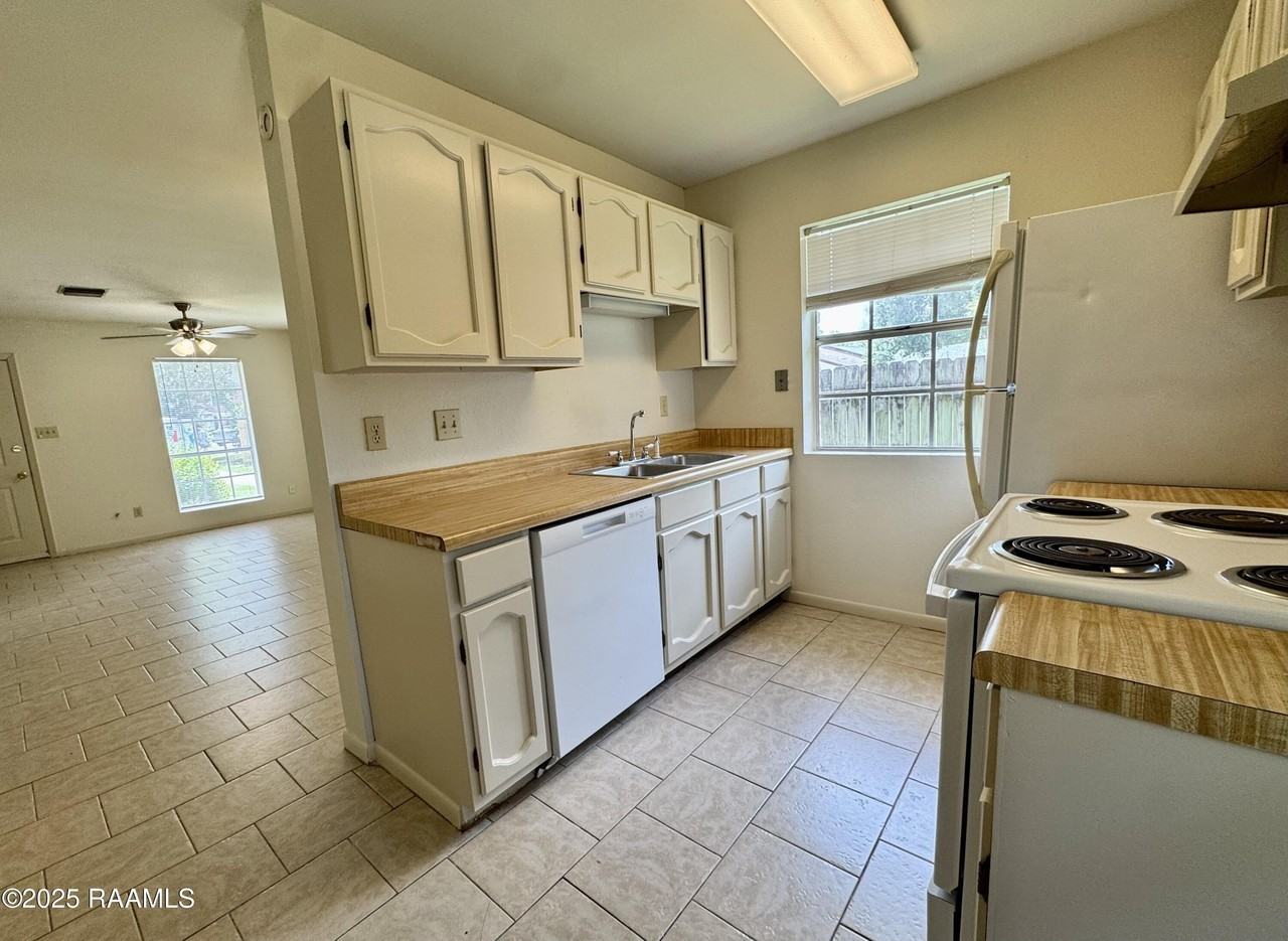200 Wilkie St - Photo 3 of 13