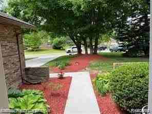22032 Meridian Ln - Photo 3 of 16