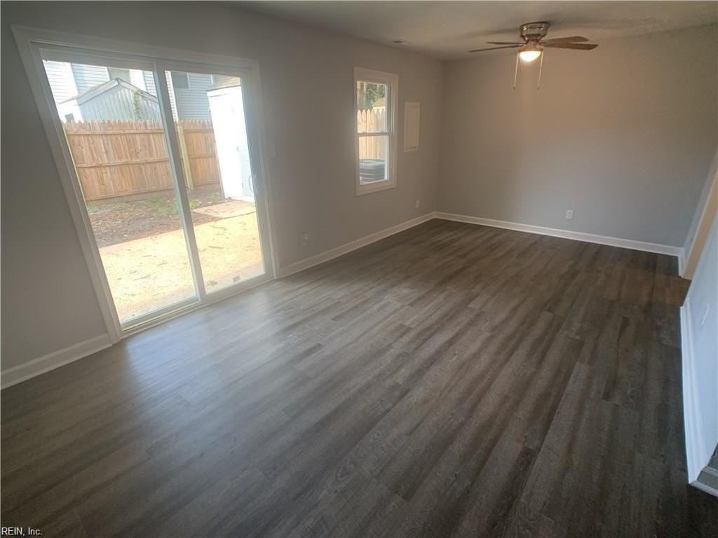 3261 Yellow Pine Cres - Photo 3 of 13