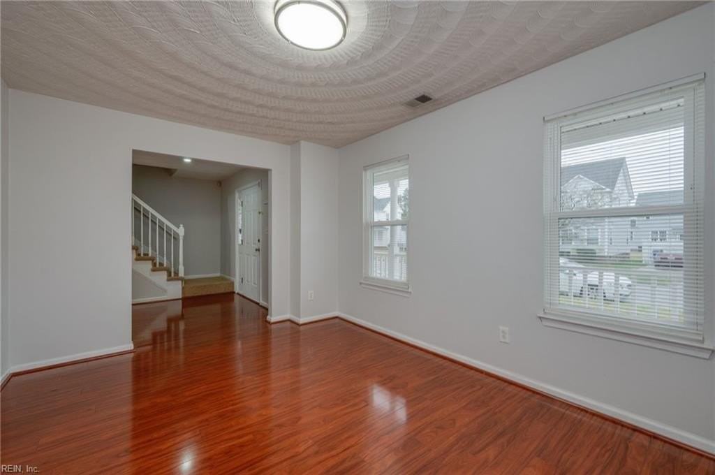 1260 W 27th St - Photo 4 of 23