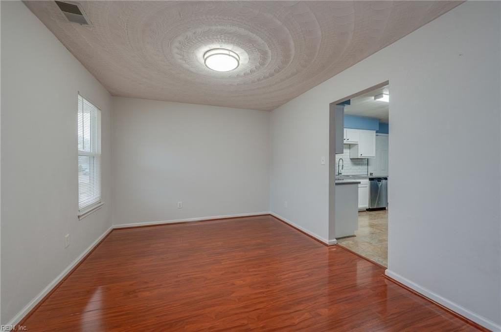 1260 W 27th St - Photo 5 of 23