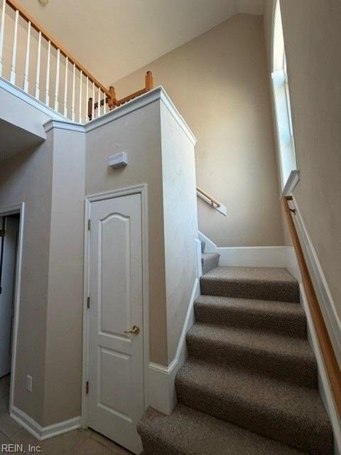 316 Hillside Ter - Photo 5 of 49
