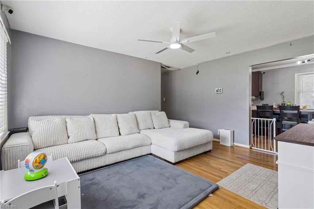 1025 Shore Rd - Photo 3 of 38