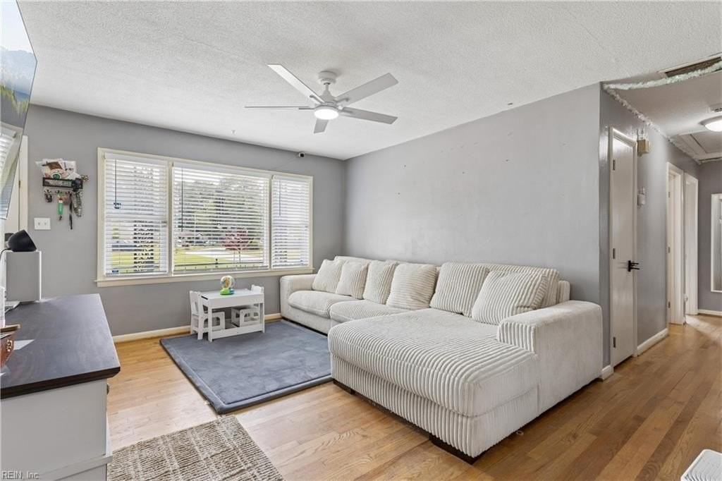 1025 Shore Rd - Photo 4 of 38