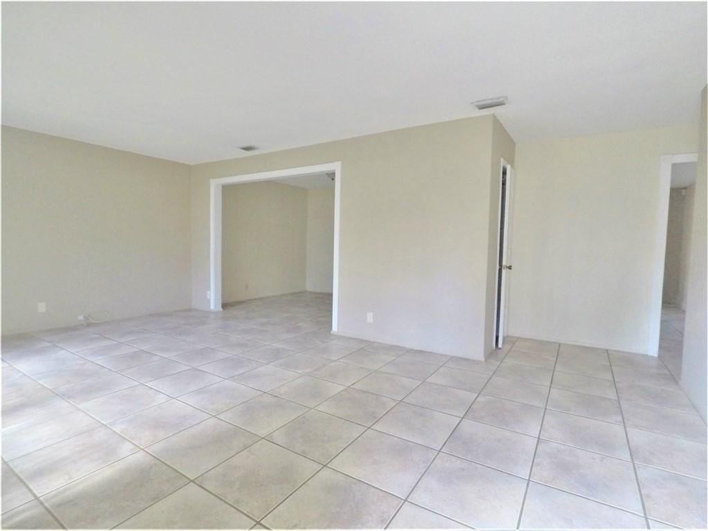 7221 Nw 10th Pl - Photo 4 of 25