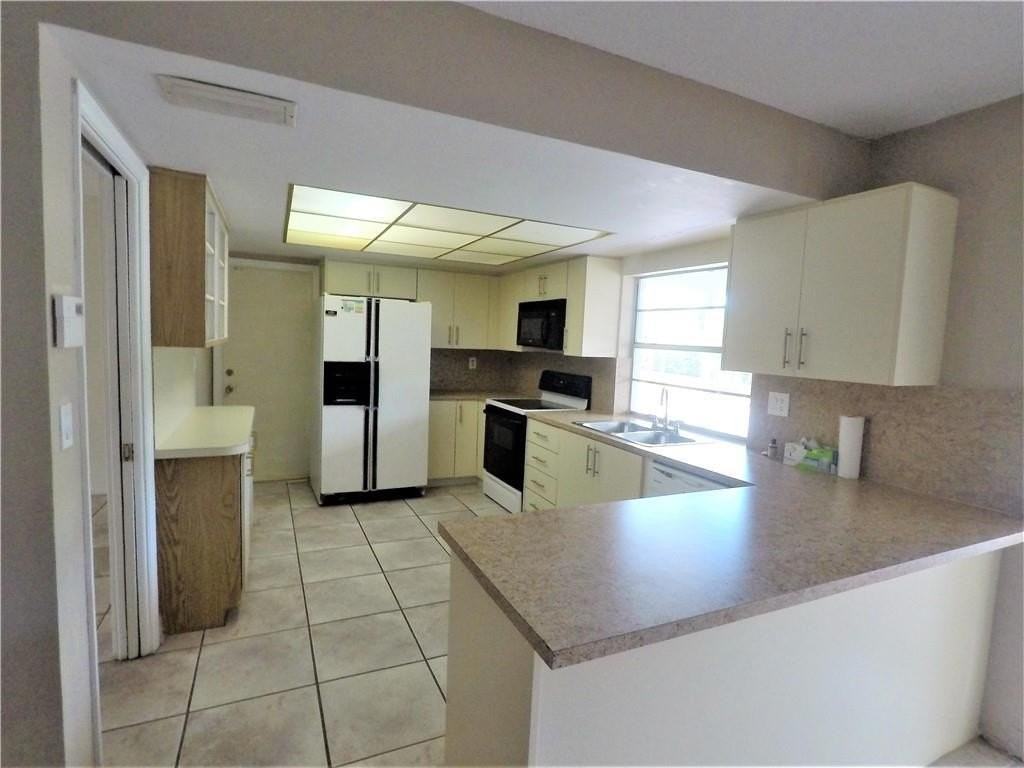 7221 Nw 10th Pl - Photo 6 of 25