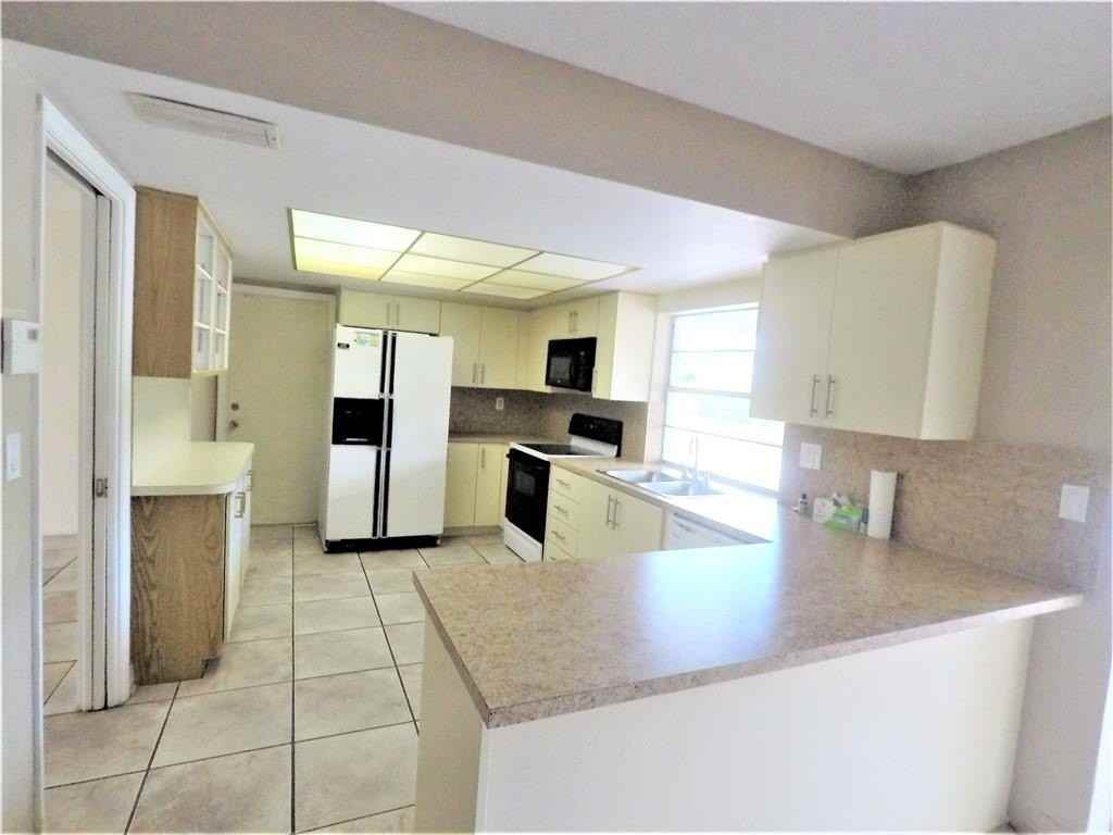 7221 Nw 10th Pl - Photo 7 of 25