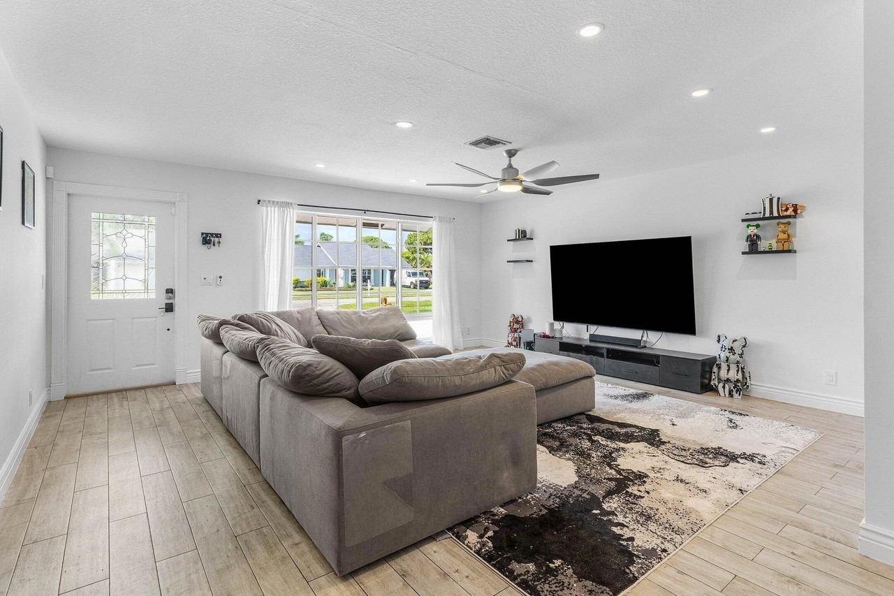 1515 Gallinule Dr - Photo 4 of 25