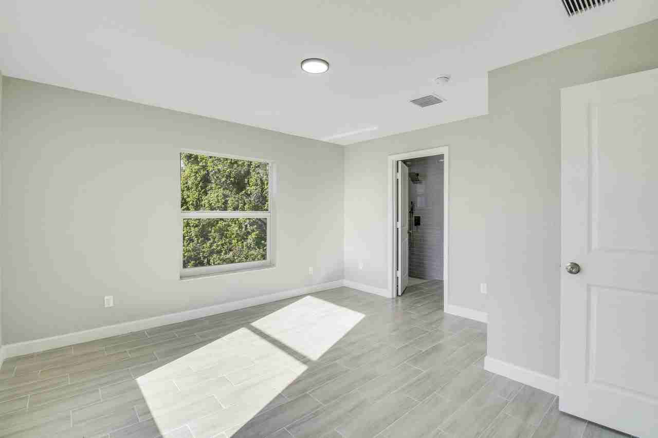 548 Sw 5th St #B - Photo 7 of 10