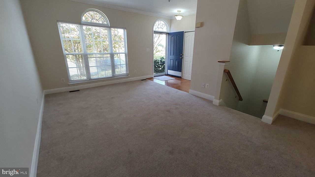 641 Berwick Ct - Photo 4 of 27