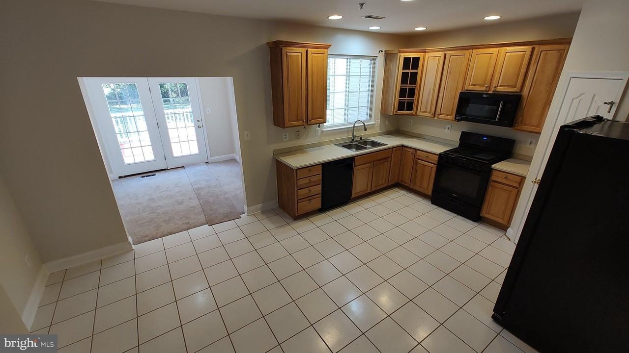 641 Berwick Ct - Photo 5 of 27
