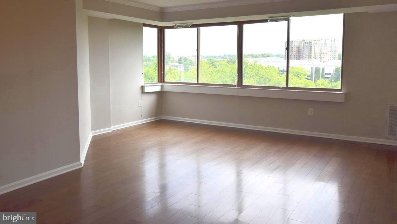 10101 Grosvenor Pl #815 - Photo 3 of 26
