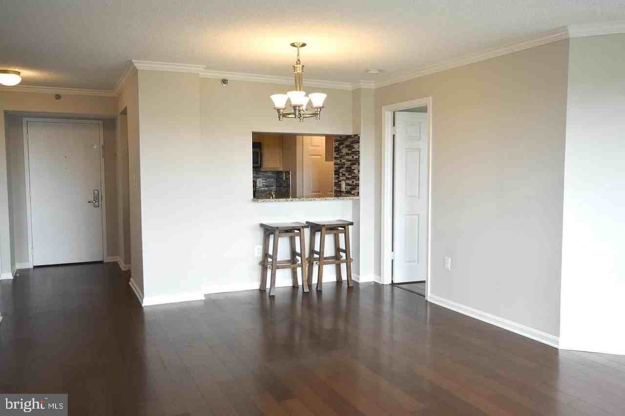 10101 Grosvenor Pl #815 - Photo 5 of 26