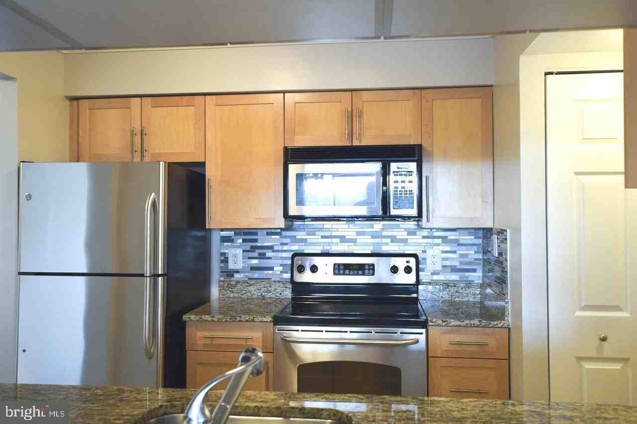 10101 Grosvenor Pl #815 - Photo 6 of 26