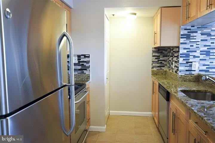10101 Grosvenor Pl #815 - Photo 7 of 26