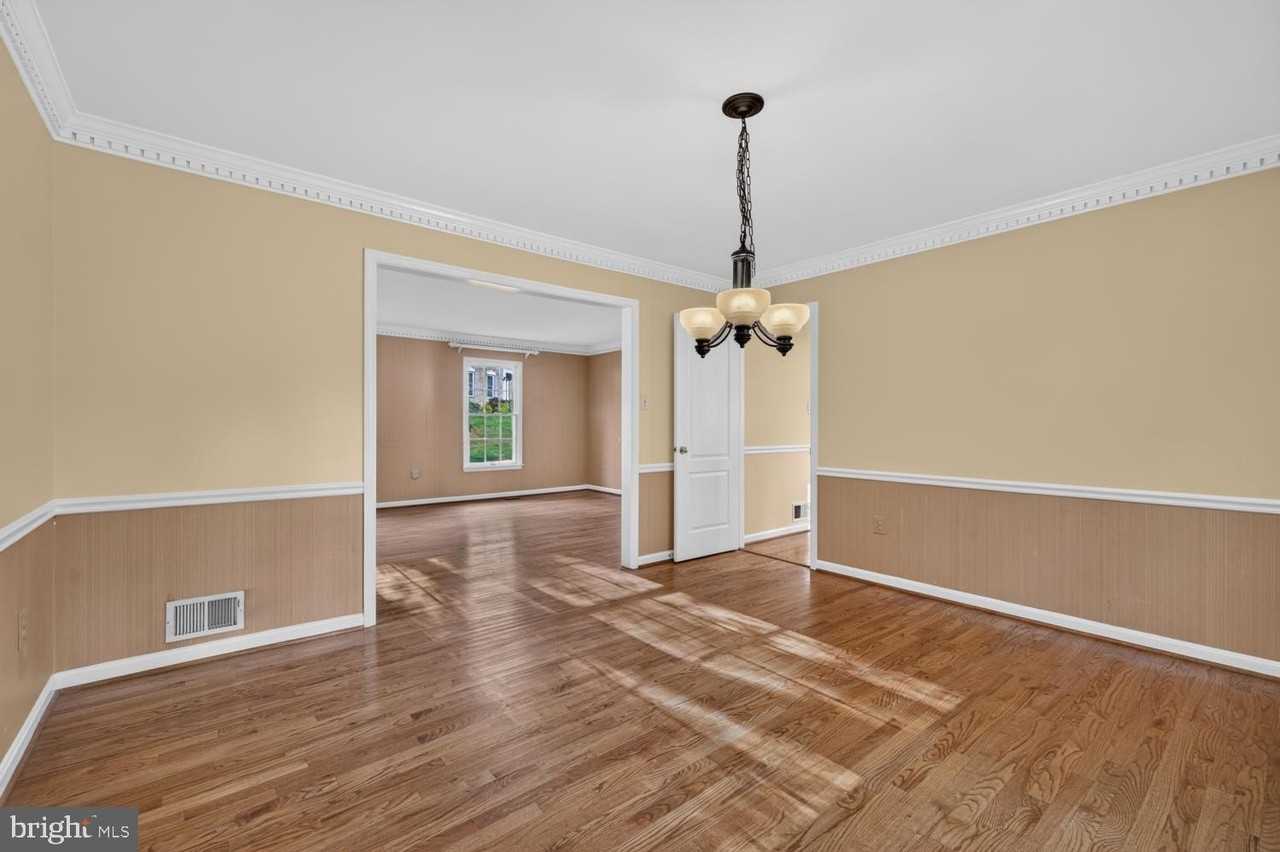 2512 Locustwood Pl - Photo 3 of 38