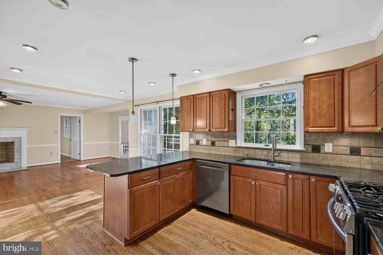 2512 Locustwood Pl - Photo 5 of 38