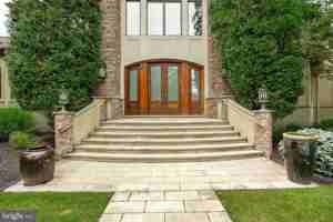 featured image of 4 Southwood Dr
