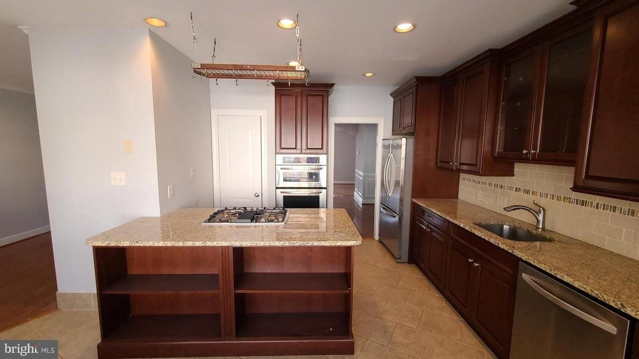 8172 Madrillon Ct - Photo 4 of 25