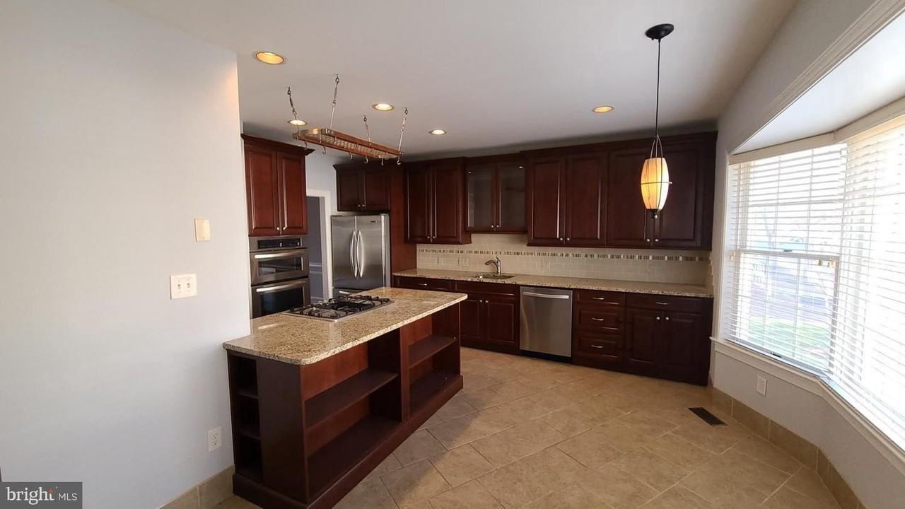 8172 Madrillon Ct - Photo 5 of 25