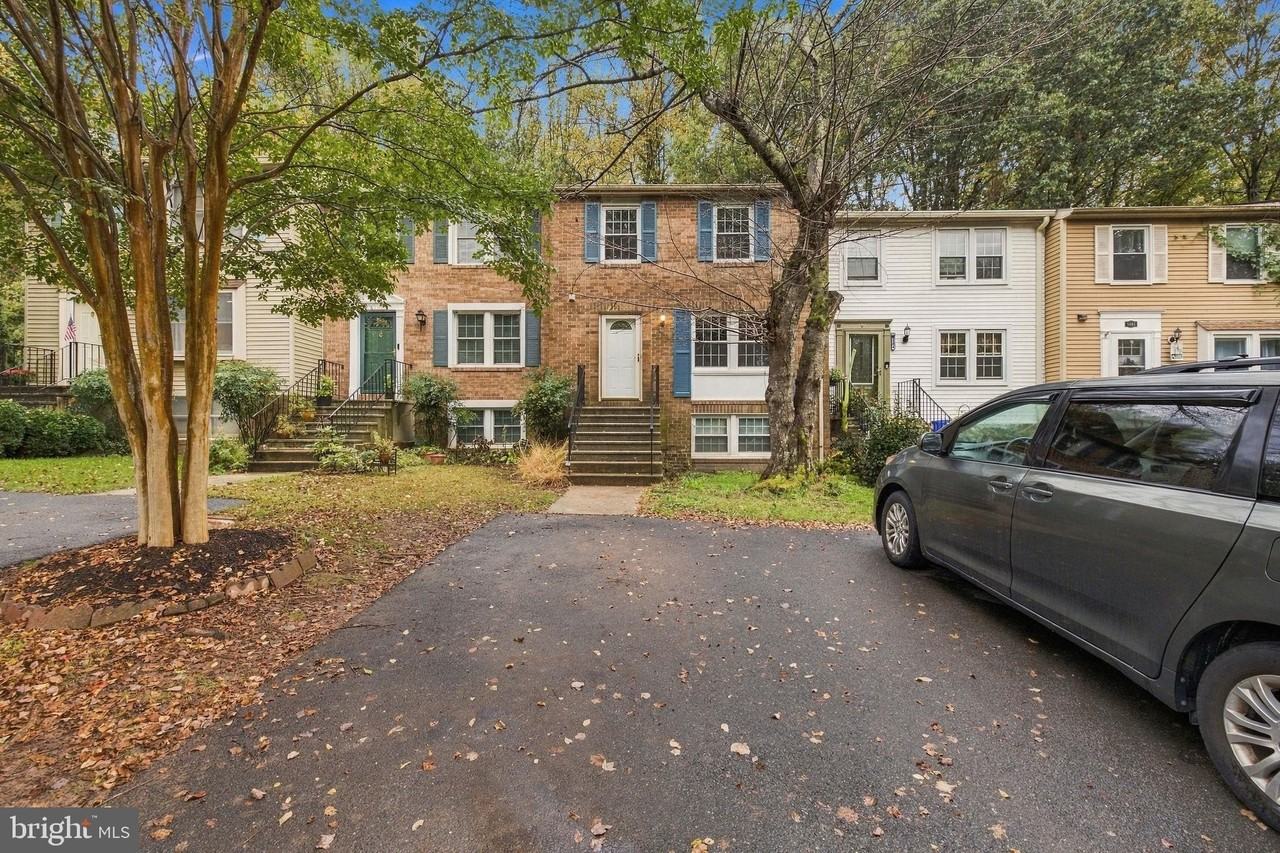 5806 High Bluff Ct - Photo 2 of 37