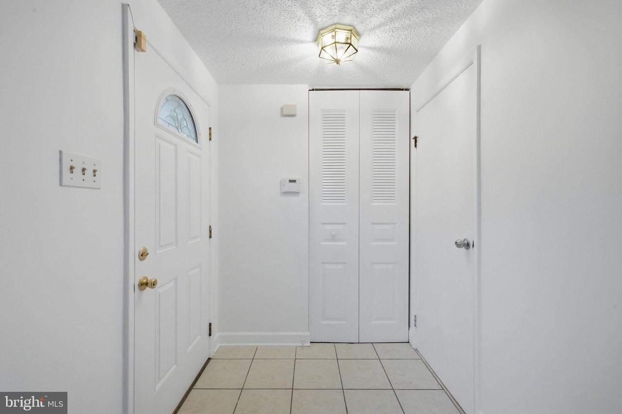 5806 High Bluff Ct - Photo 3 of 37