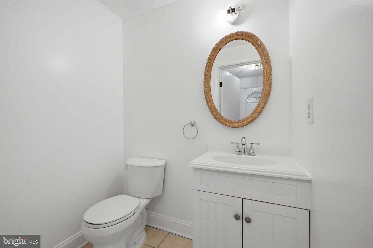 5806 High Bluff Ct - Photo 4 of 37