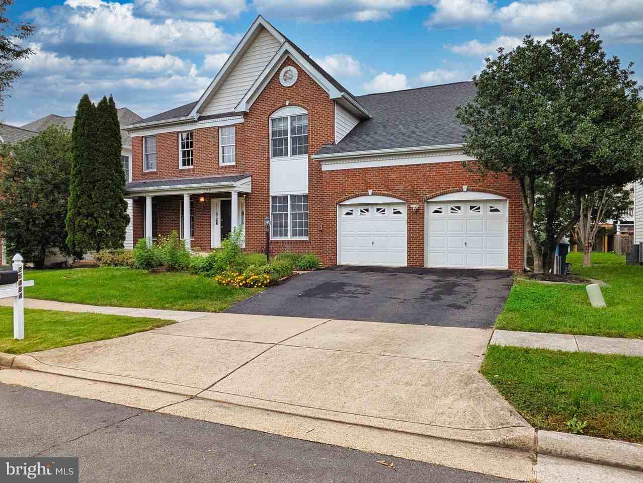 25484 Carrington Dr - Photo 2 of 45