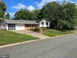 featured image of 902 W Poplar Rd