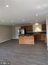 902 W Poplar Rd - Photo 4 of 50