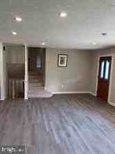 902 W Poplar Rd - Photo 5 of 50