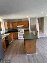 902 W Poplar Rd - Photo 6 of 50