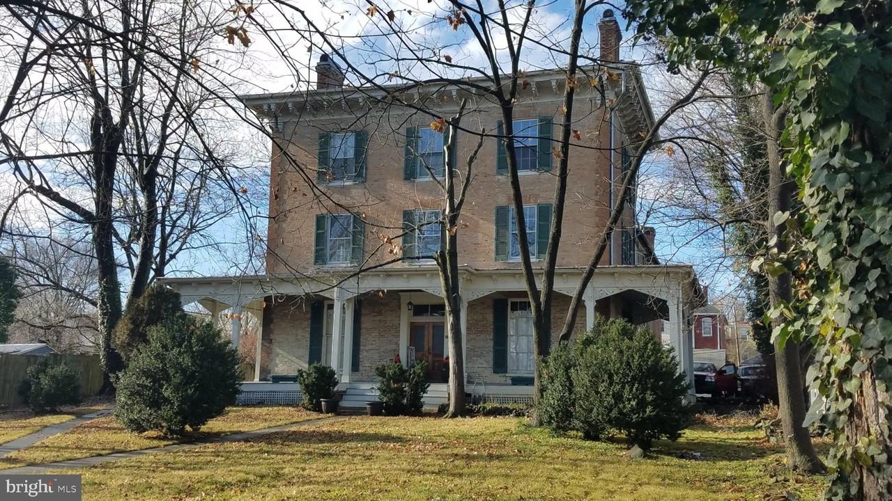 447 N Loudoun St - Photo 2 of 17