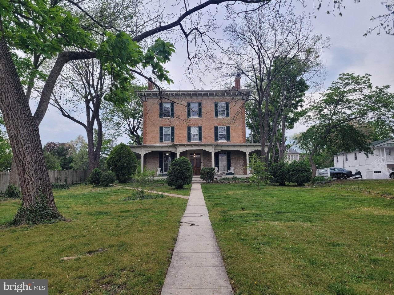 447 N Loudoun St - Photo 3 of 17
