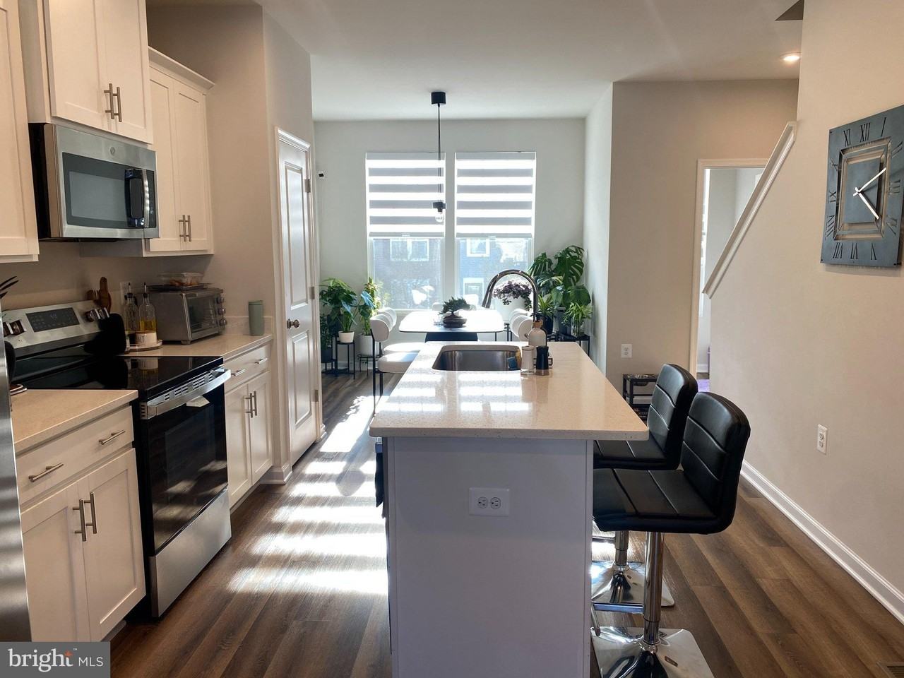 123 Anthem St - Photo 2 of 37
