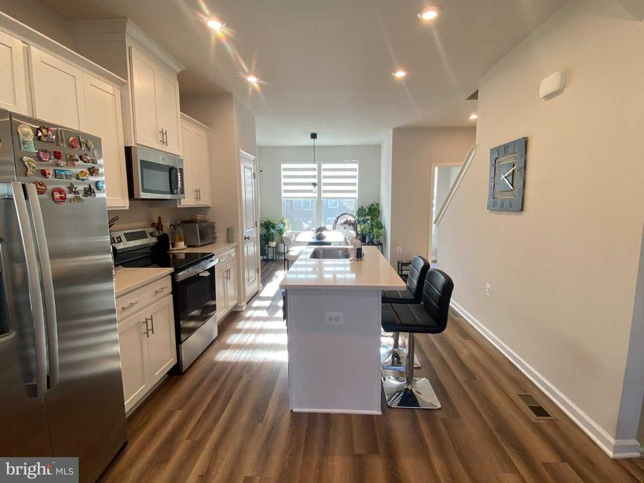 123 Anthem St - Photo 3 of 37