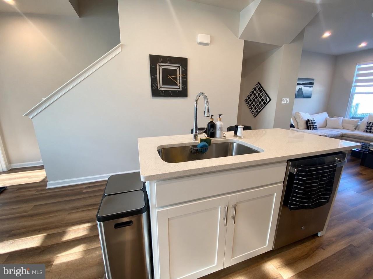 123 Anthem St - Photo 6 of 37