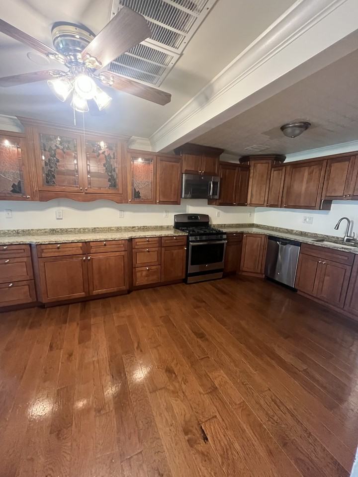 195 Cambridge Ct - Photo 7 of 32