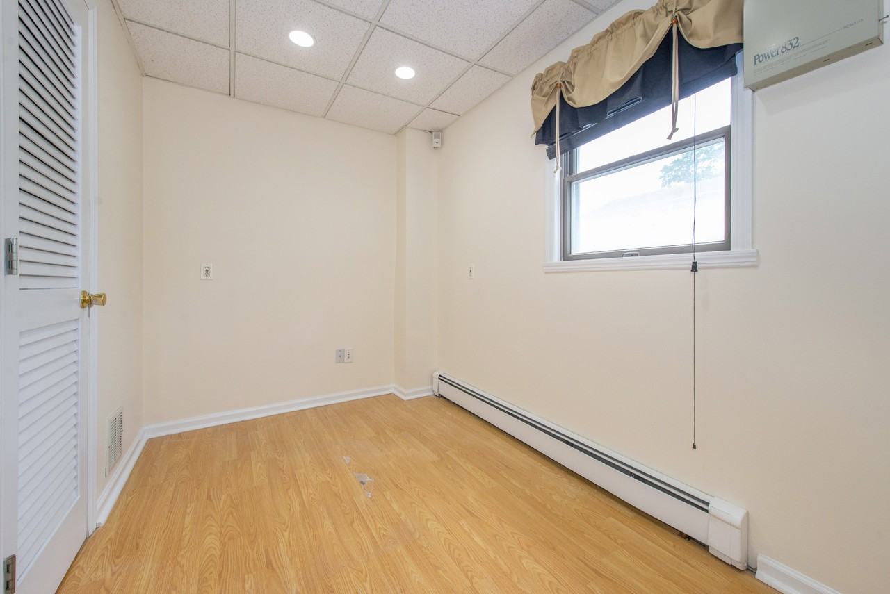 548 Franklin Ave - Photo 2 of 13