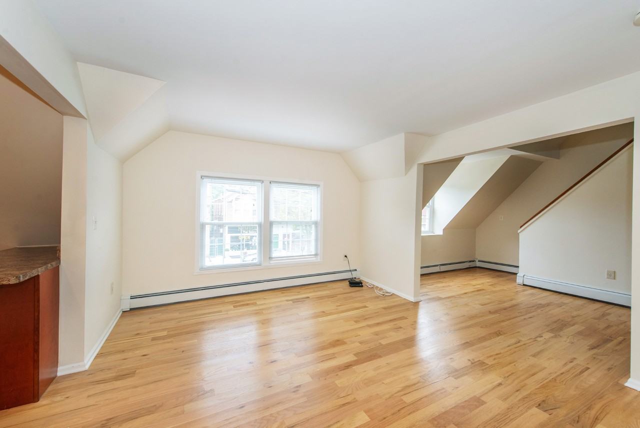 548 Franklin Ave - Photo 5 of 13