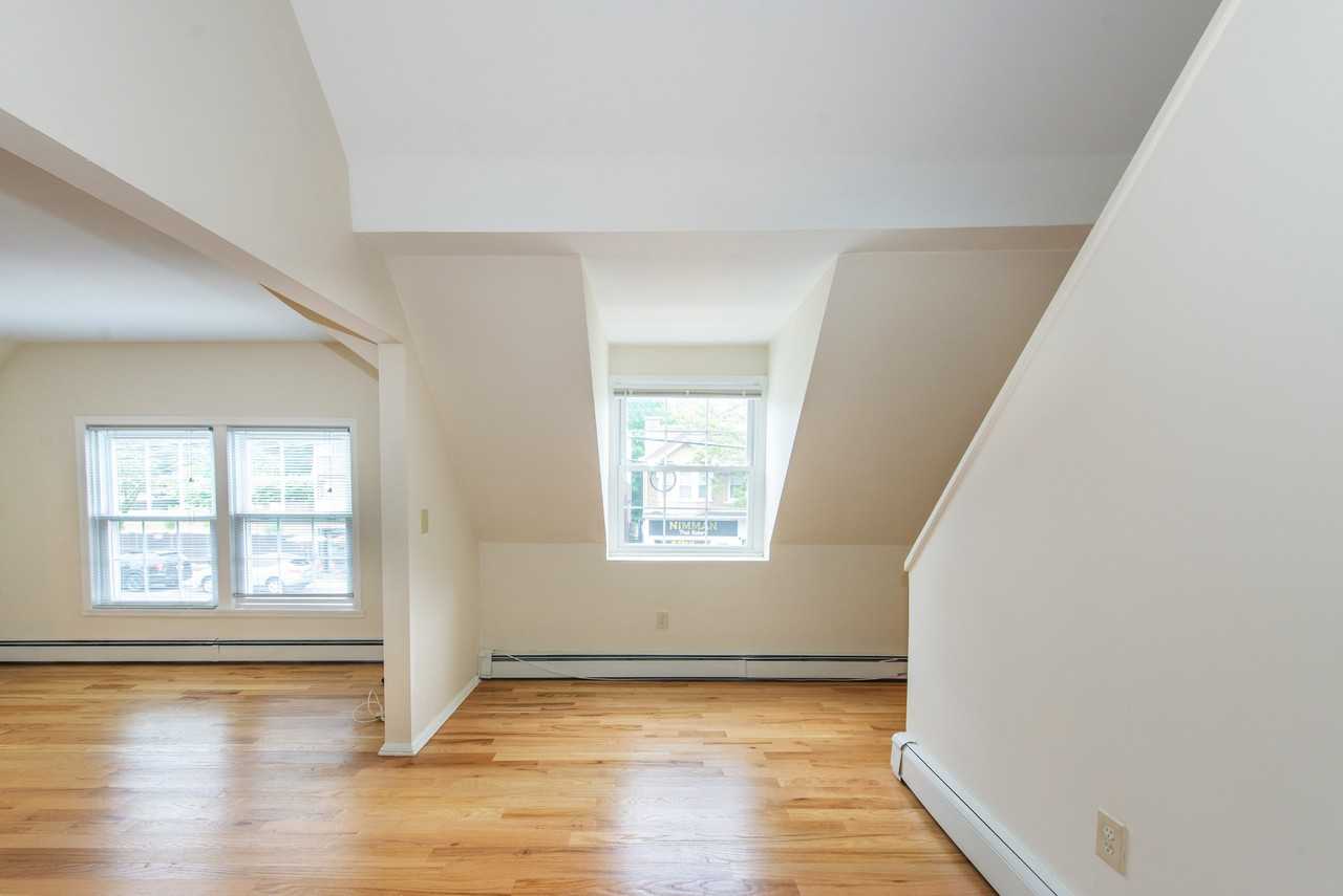 548 Franklin Ave - Photo 6 of 13