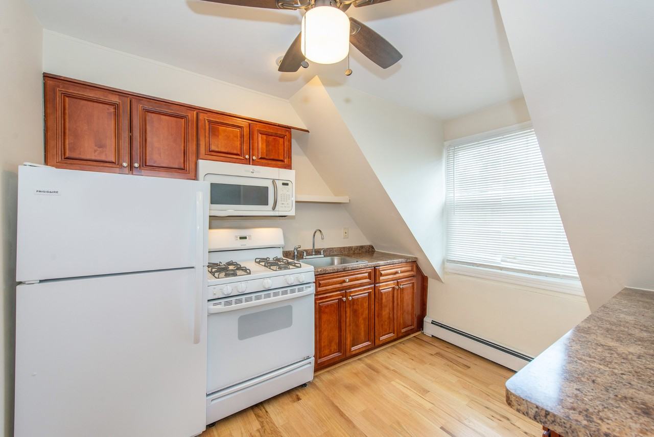 548 Franklin Ave - Photo 7 of 13
