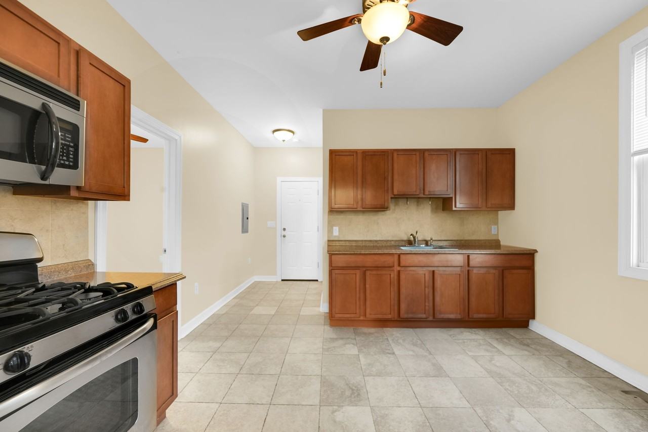 197 Westervelt Ave - Photo 4 of 12