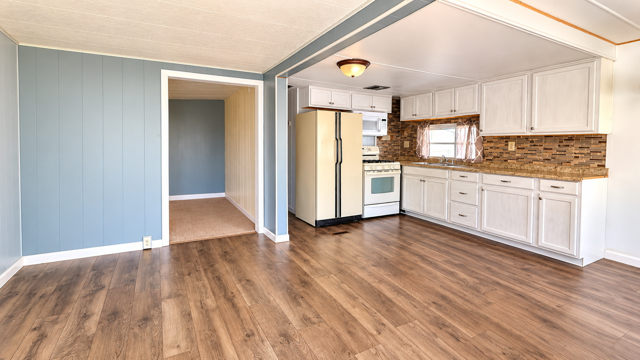 2701 E Allred Ave #68 - Photo 2 of 10