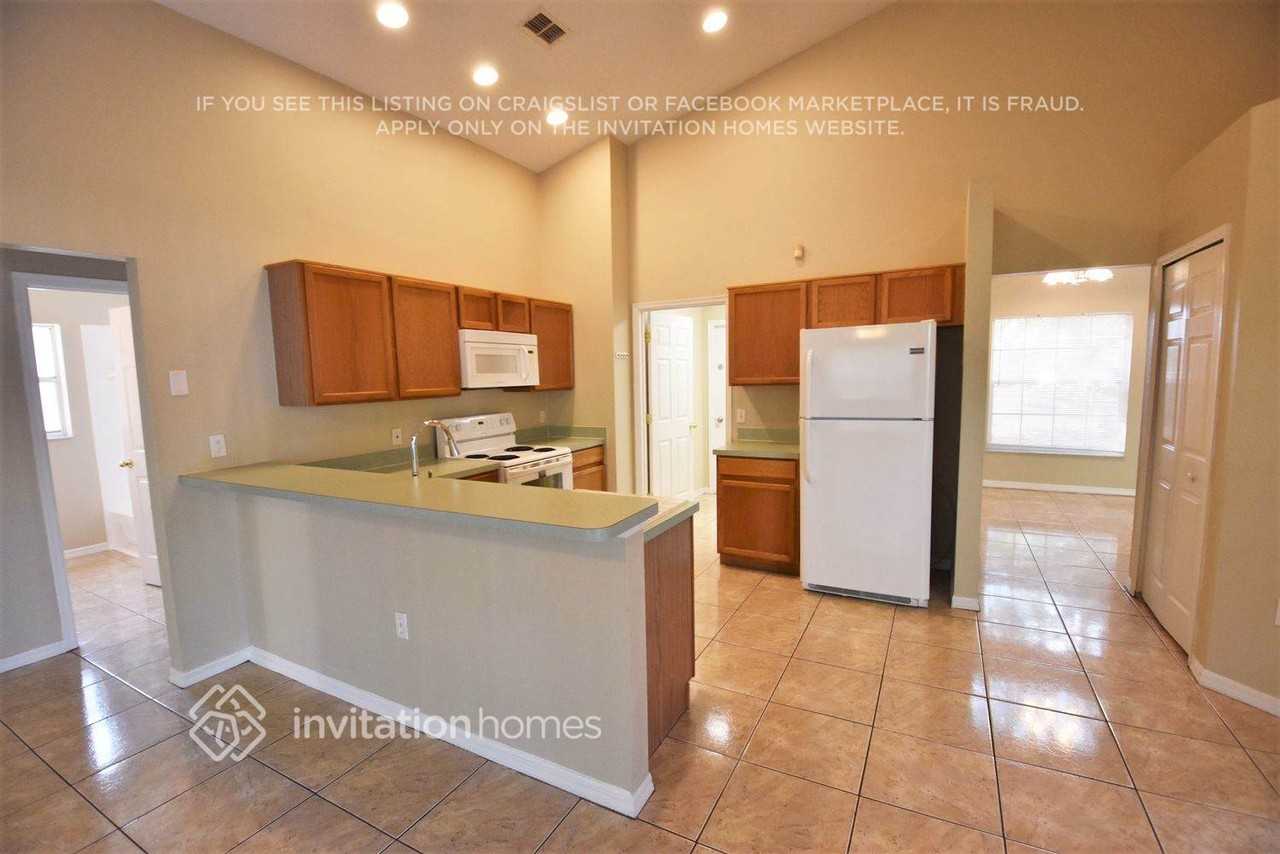 426 Thousand Oaks Blvd - Photo 4 of 12