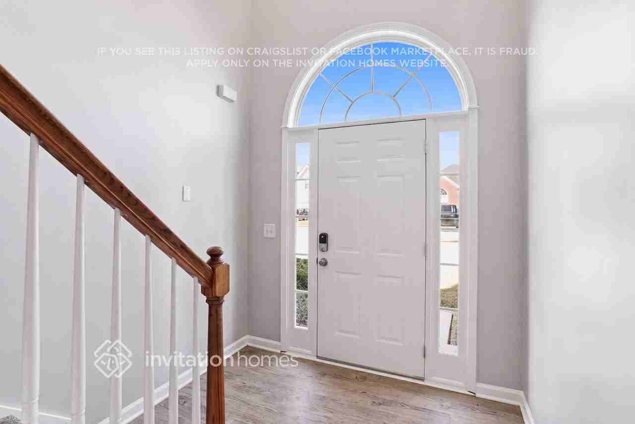 7356 Ledgestone Ln - Photo 3 of 20
