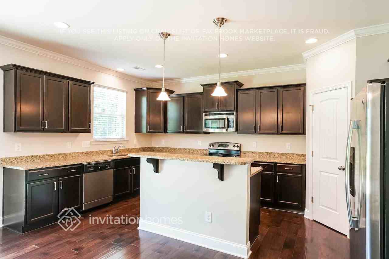 1316 Lowenstein St - Photo 7 of 18