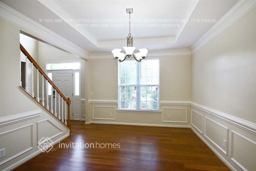 10813 Chamberlain Hall Ct - Photo 7 of 35